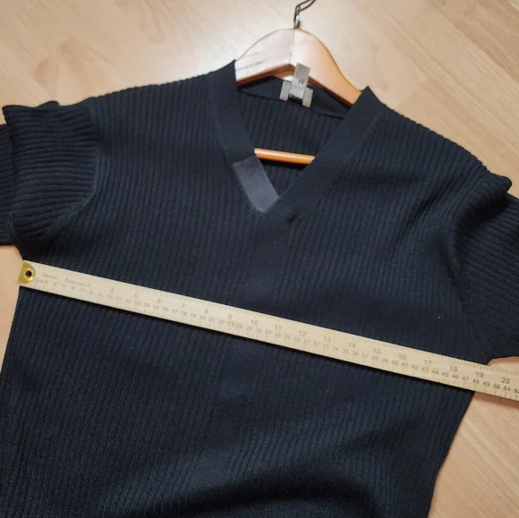 Armani Wool Black RibbedV-Neck Sweater Men's Sz Medium Giorgio Armani Collezioni